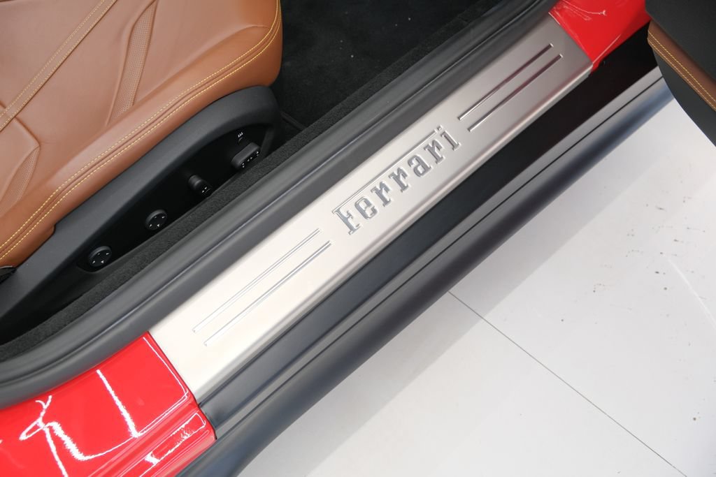 Used 2021 Ferrari 812 GTS RWD image 18