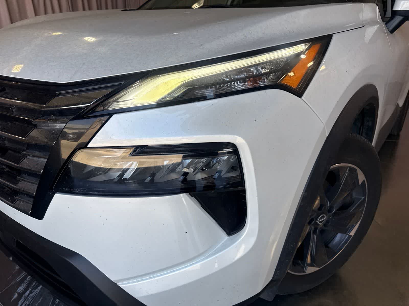 Used 2024 Nissan Rogue SV FWD image 9