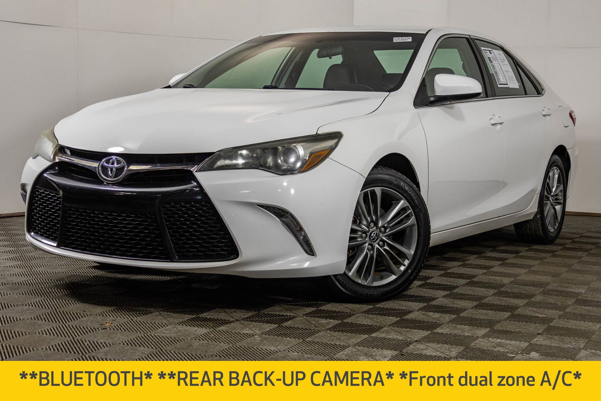 Used 2017 Toyota Camry SE FWD image 2