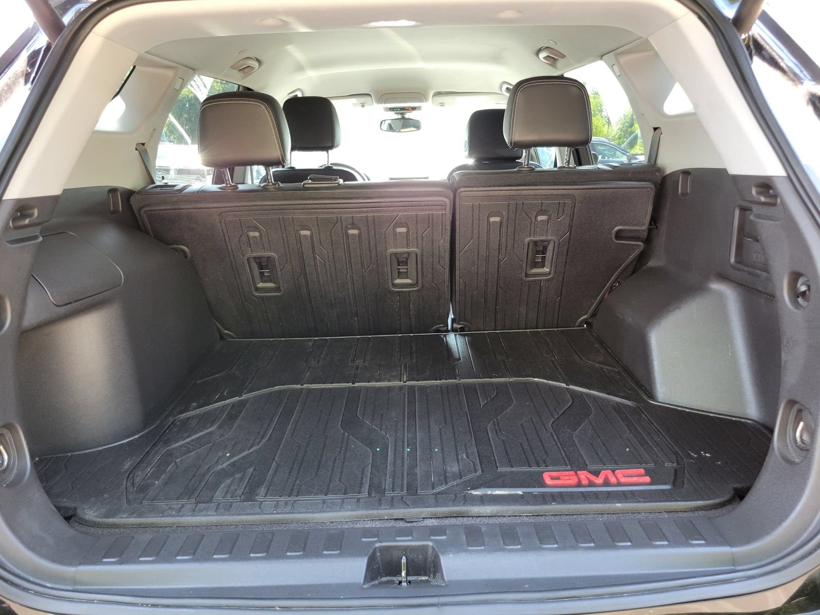 Used 2023 GMC Terrain SLT w/ LPO, Floor Liner Package AWD/4WD image 31