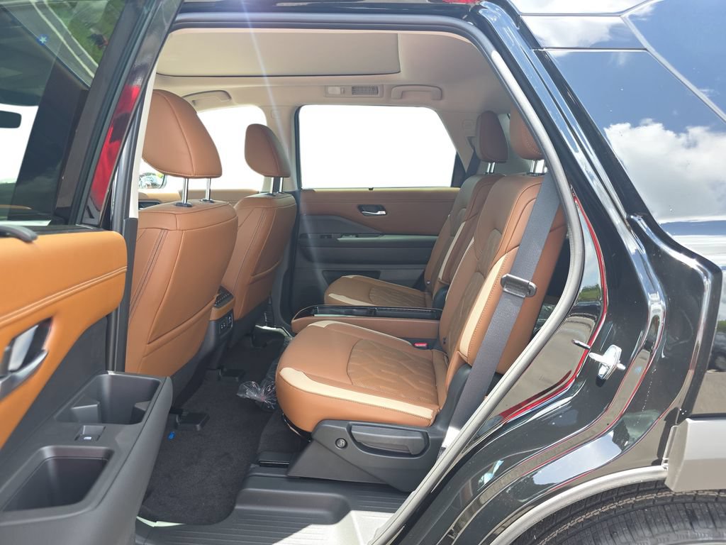 New 2026 Nissan Pathfinder Platinum FWD image 14