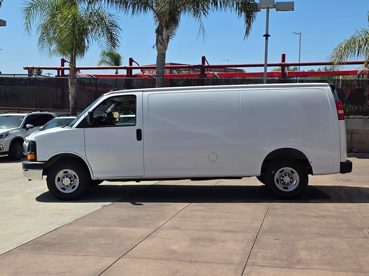 Used 2014 Chevrolet Express 2500 Extended RWD image 7