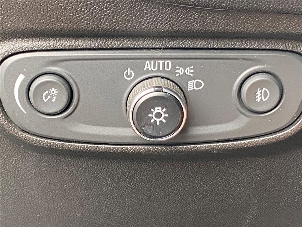 Used 2020 Chevrolet Equinox LT w/ Driver Convenience Package image 14