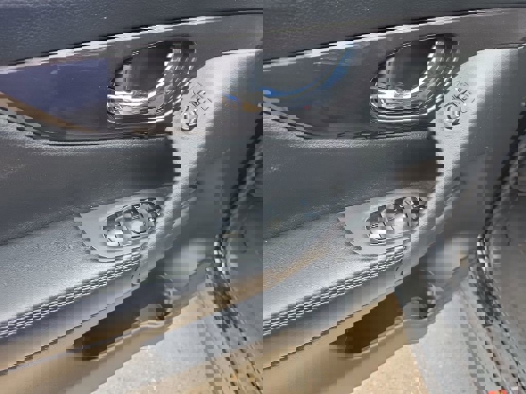 Used 2018 Nissan Rogue SV image 10