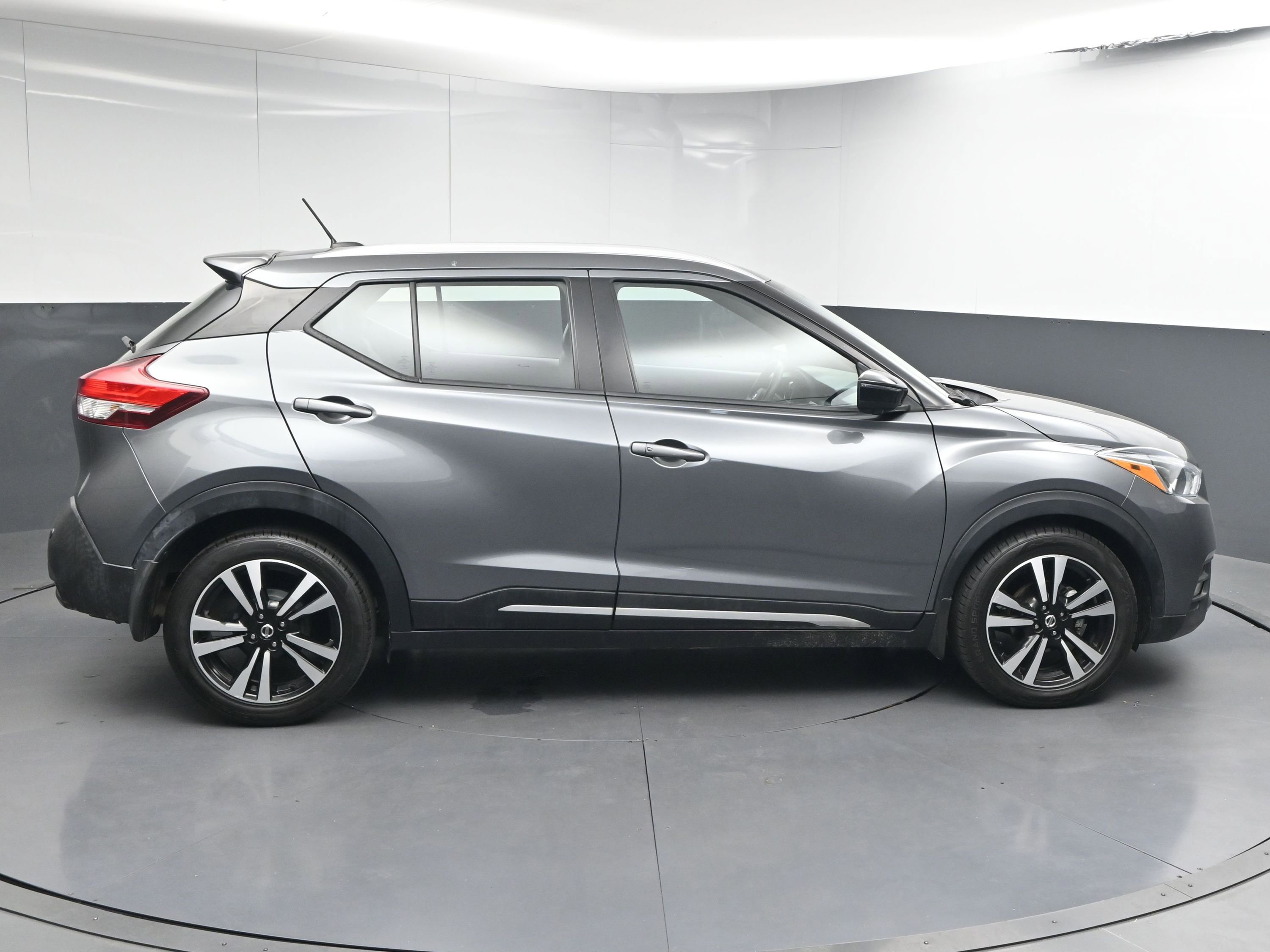 Used 2020 Nissan Kicks SR w/ SR Premium Package image 9