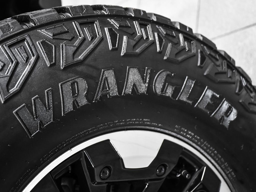 Used 2025 GMC Hummer EV 2X w/ Extreme Off-Road Package AWD/4WD image 92