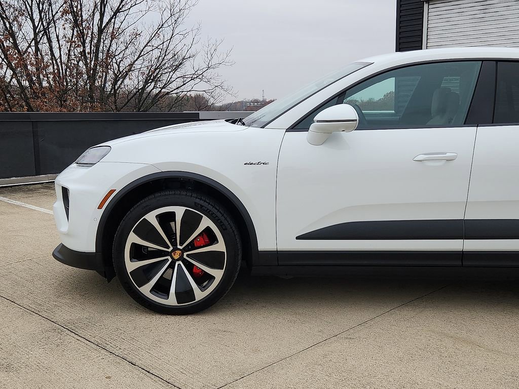 Used 2025 Porsche Macan 4S Electric image 6