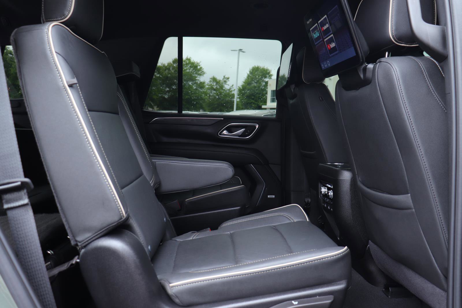 Used 2024 GMC Yukon SLT w/ SLT Luxury Package AWD/4WD image 26
