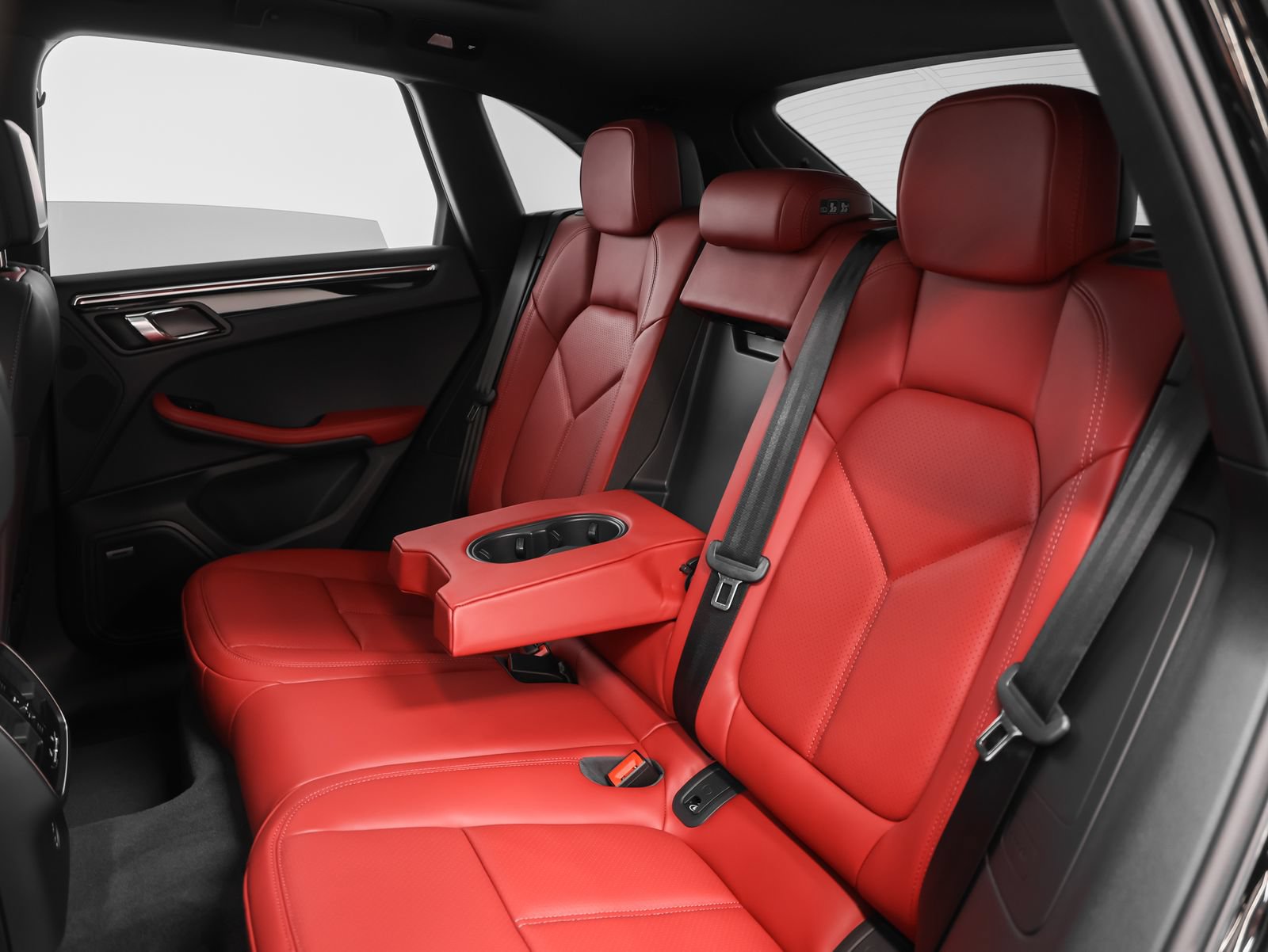 New 2026 Porsche Macan AWD/4WD image 40