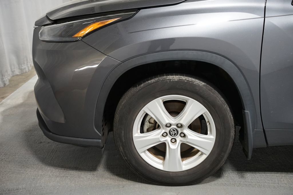 Used 2023 Toyota Highlander LE image 5