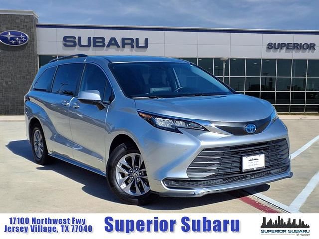 Used 2021 Toyota Sienna LE image 1