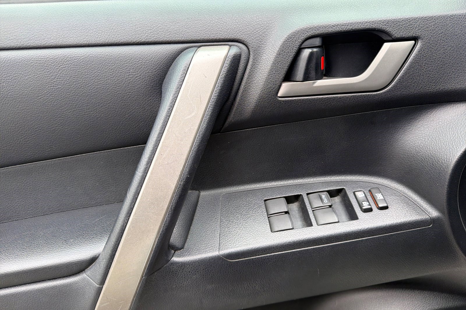 Used 2013 Toyota Highlander SE AWD/4WD image 12