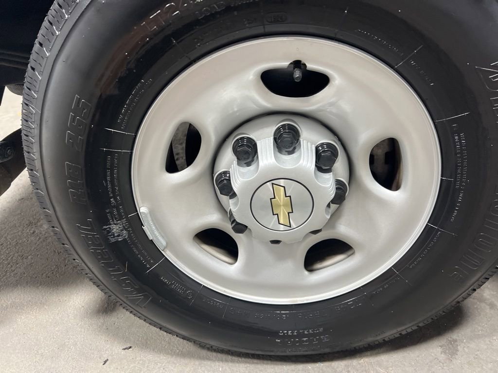 Used 2024 Chevrolet Express 2500 w/ Driver Convenience Package image 39