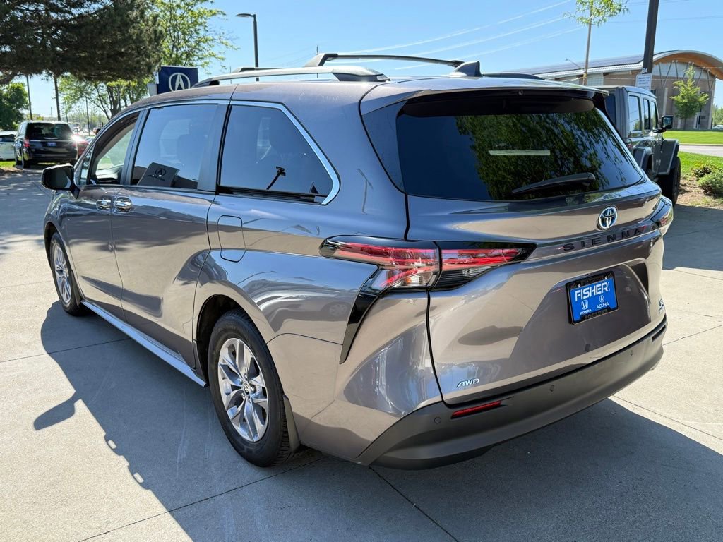 Used 2022 Toyota Sienna XLE AWD/4WD image 4