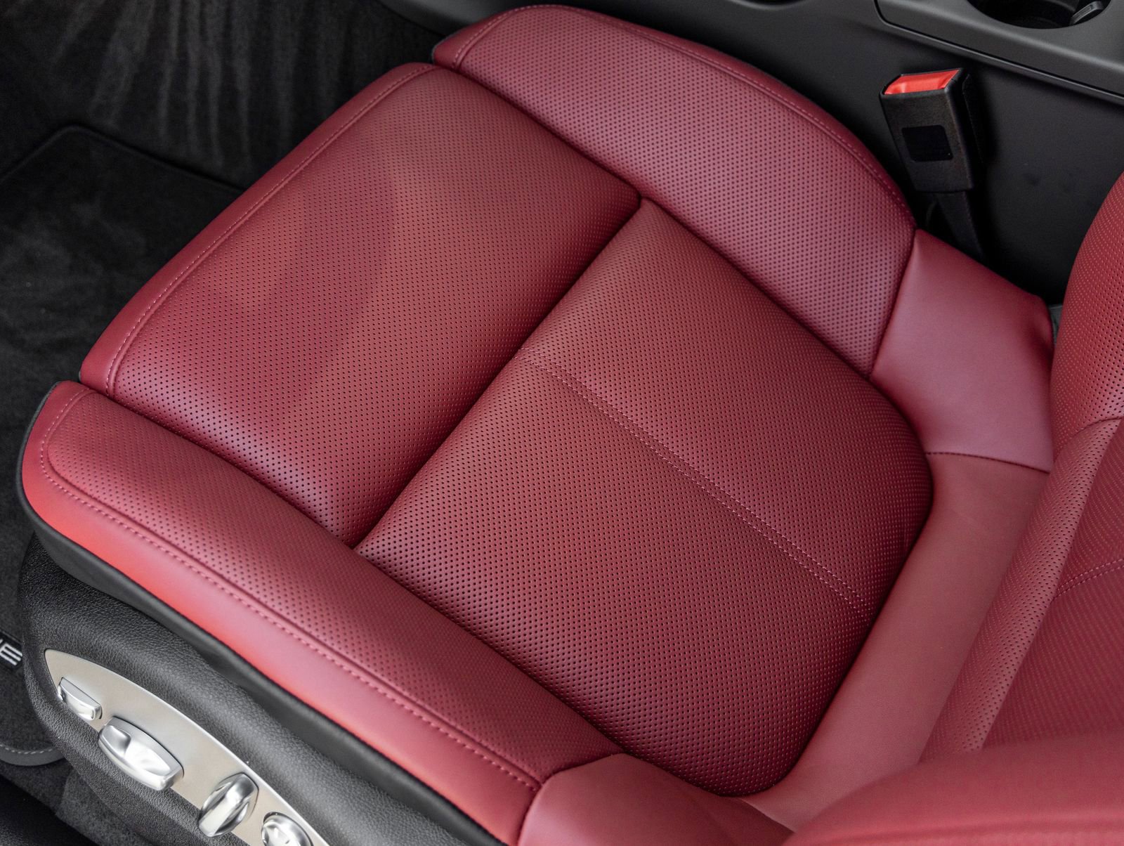 New 2026 Porsche Macan S AWD/4WD image 23