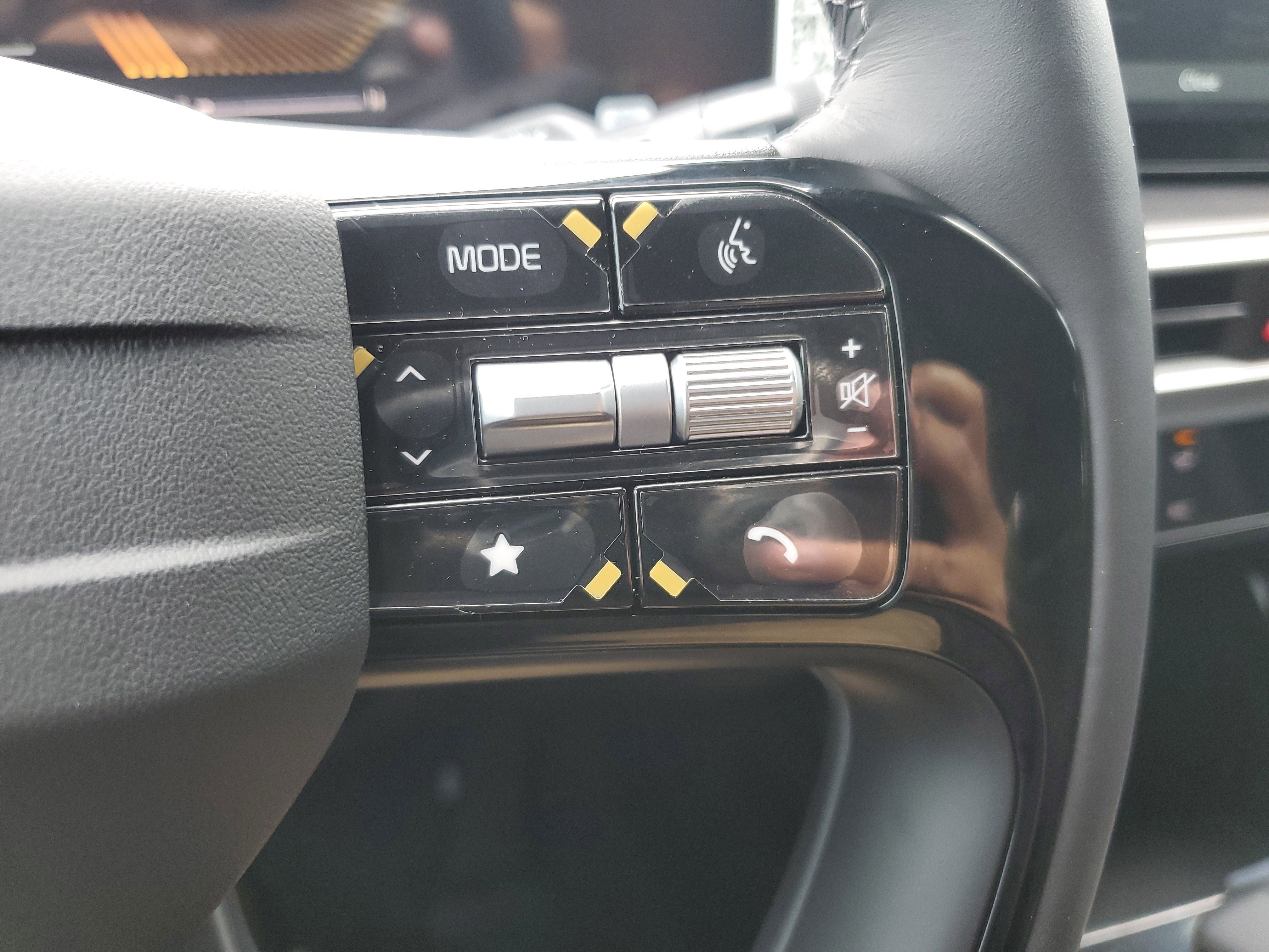New 2026 Kia Sorento LX FWD image 24