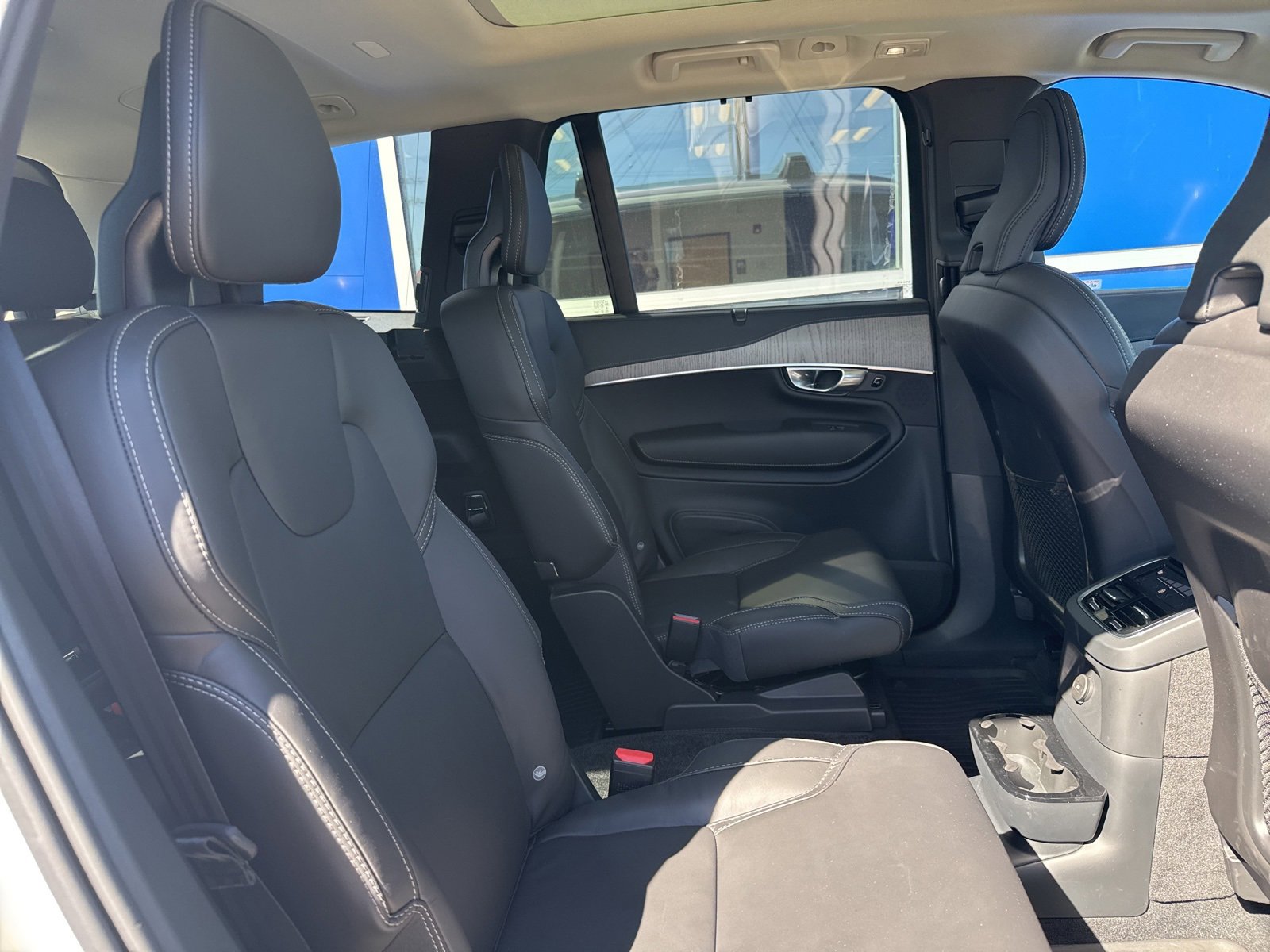 Used 2025 Volvo XC90 T8 Ultra w/ Protection Package Premier image 12