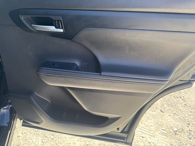 Used 2024 Toyota Highlander XLE image 23