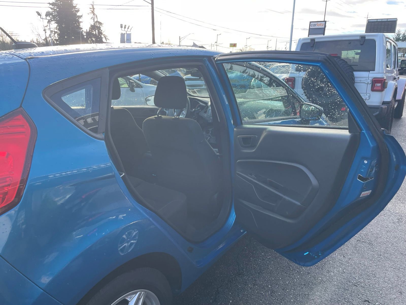 Used 2017 Ford Fiesta SE image 19