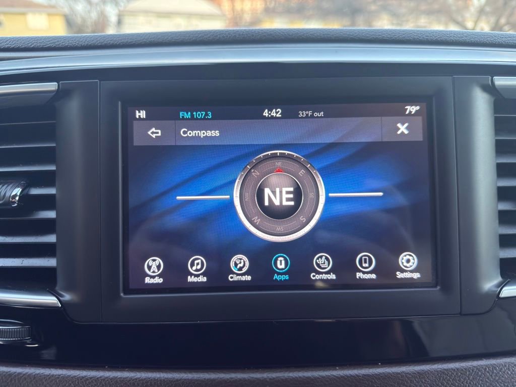 Used 2018 Chrysler Pacifica Touring-L FWD image 18