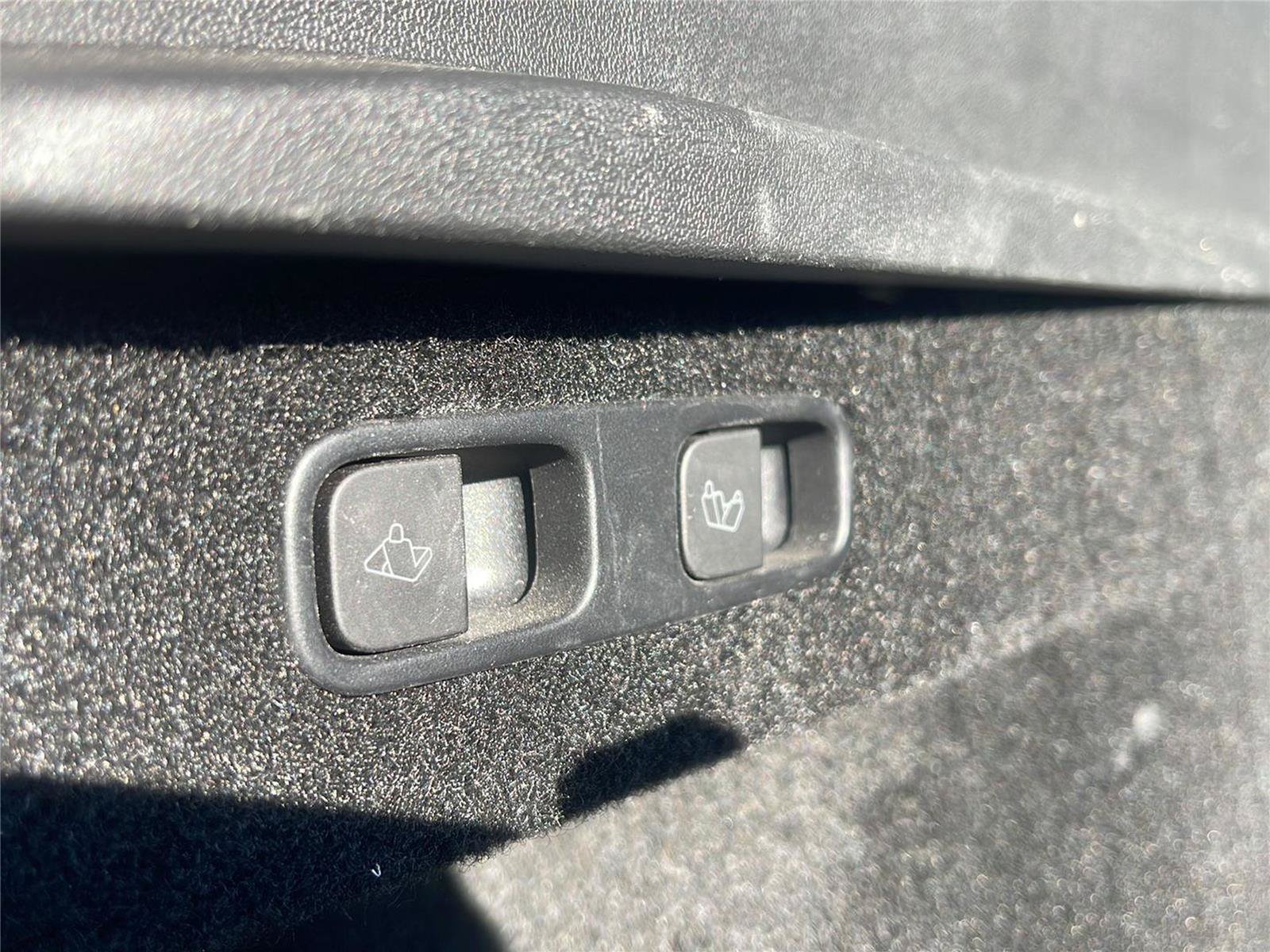 Used 2023 Tesla Model Y Performance AWD/4WD image 13