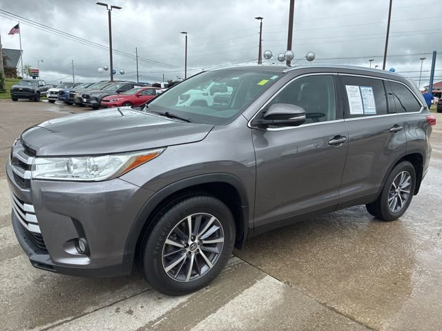 Used 2019 Toyota Highlander XLE AWD/4WD image 3