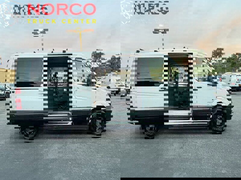 Used 2016 Mercedes-Benz Sprinter 2500 image 2