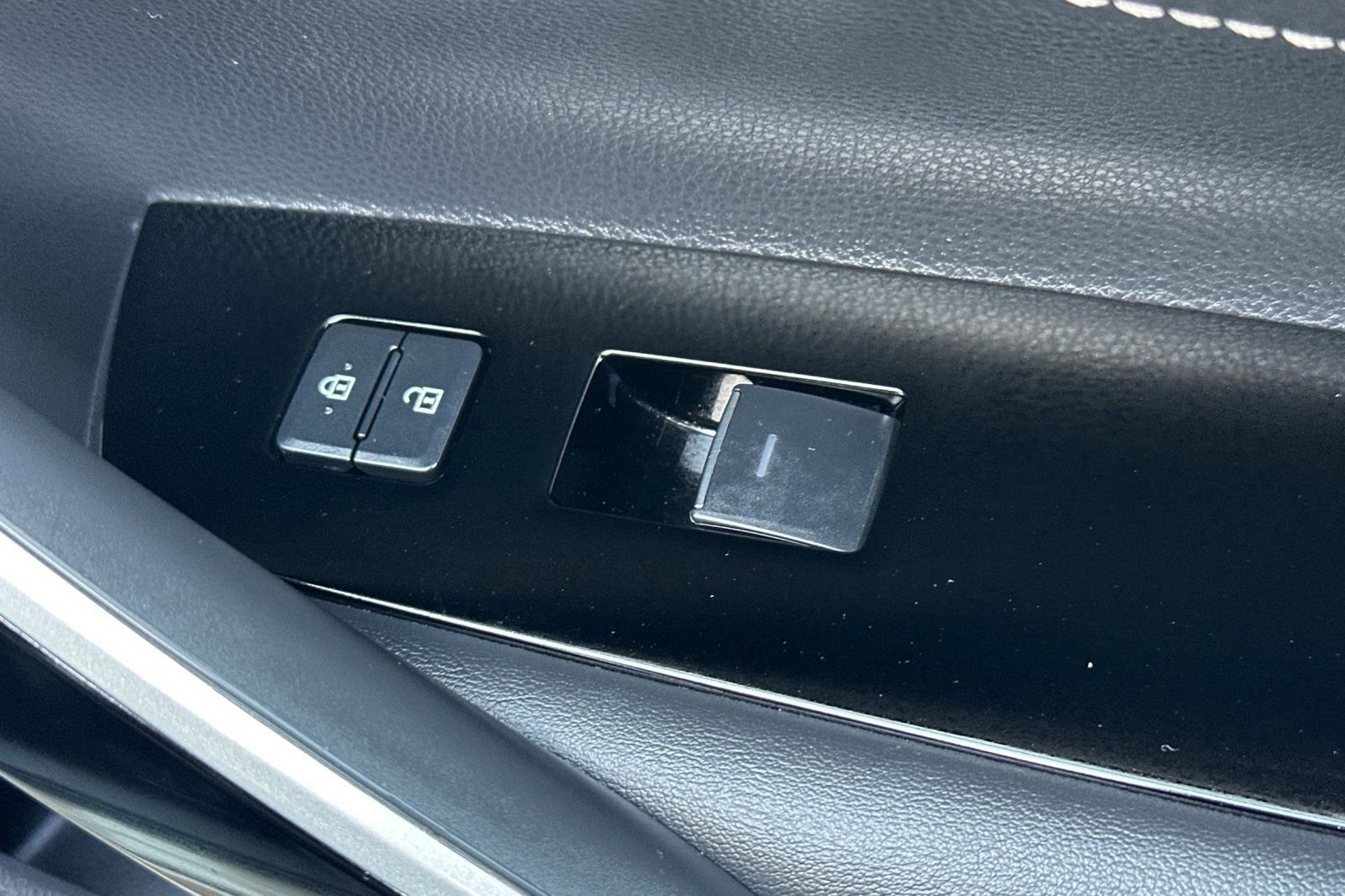 Certified 2019 Toyota Corolla XSE FWD image 23