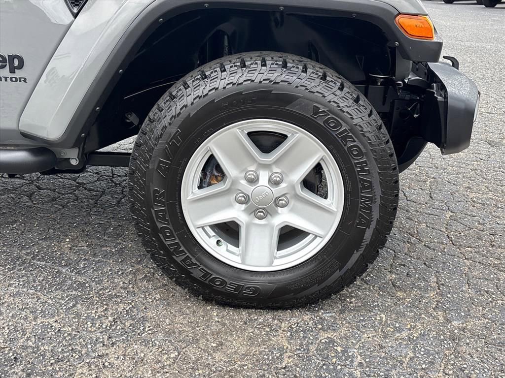 Used 2022 Jeep Gladiator Sport AWD/4WD image 9