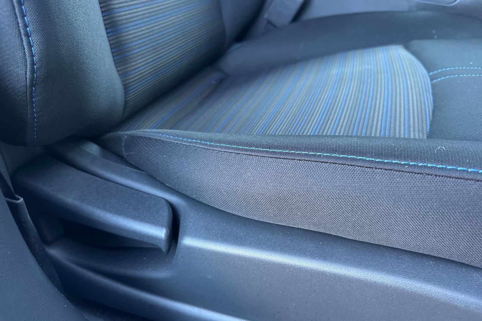 Certified 2025 Nissan Leaf S FWD image 24