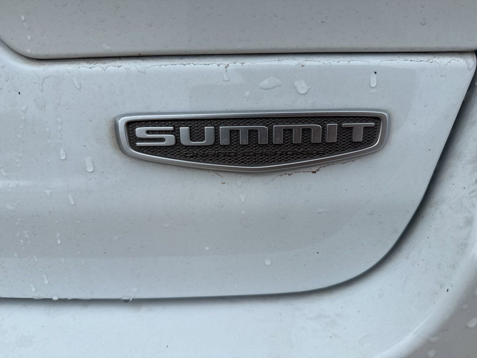 Used 2023 Jeep Grand Cherokee Summit AWD/4WD image 9