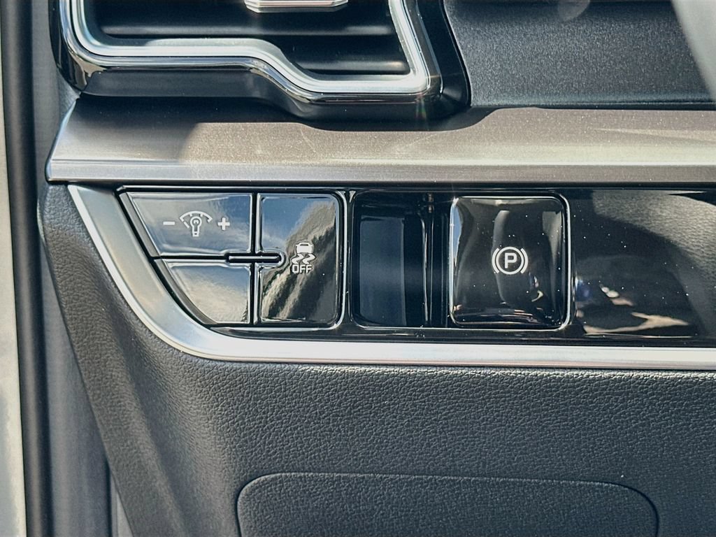 Certified 2025 Kia Sportage EX FWD image 10