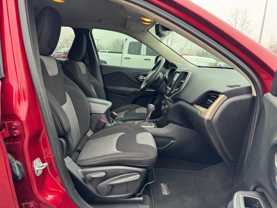 Used 2014 Jeep Cherokee Latitude FWD image 19