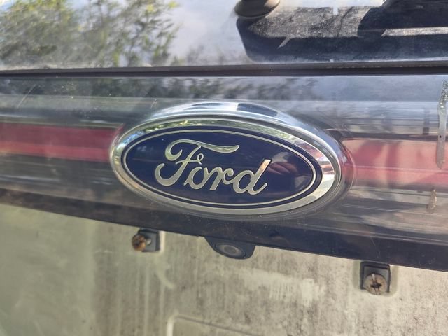 Used 2018 Ford Edge Titanium w/ Technology Package FWD image 4