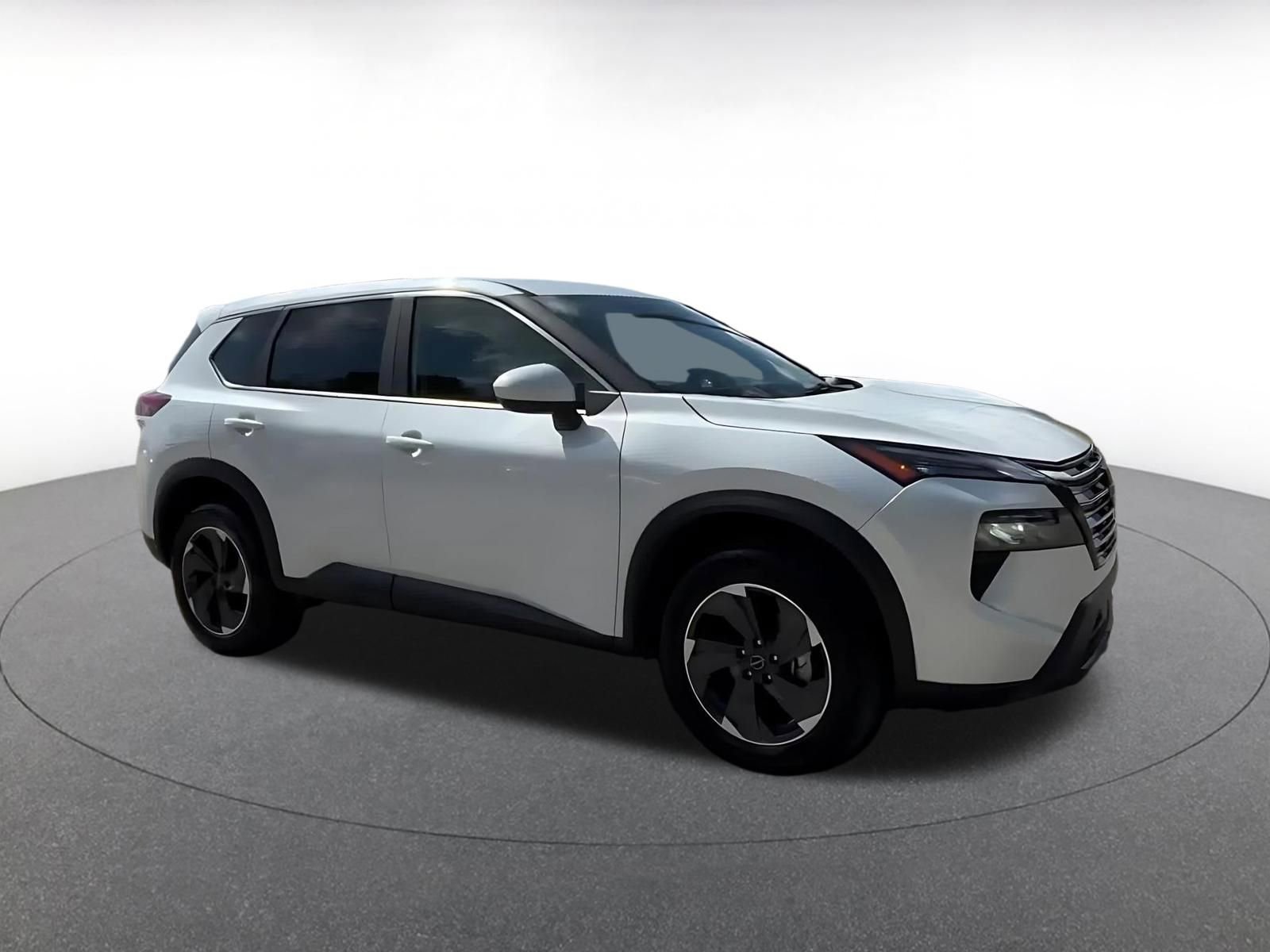 Used 2025 Nissan Rogue SV FWD image 2