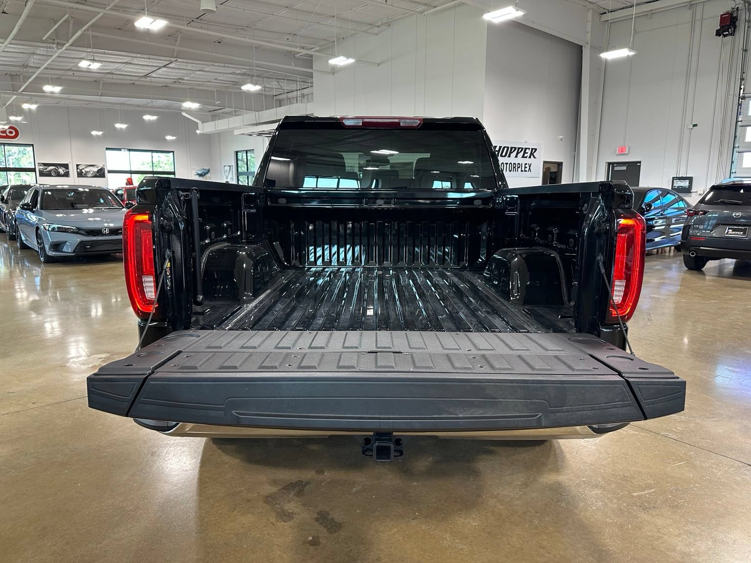 Used 2024 GMC Sierra 1500 SLT w/ SLT Premium Package AWD/4WD image 40