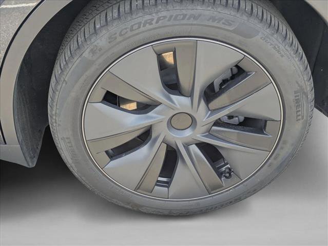 Used 2024 Tesla Model Y Long Range image 16