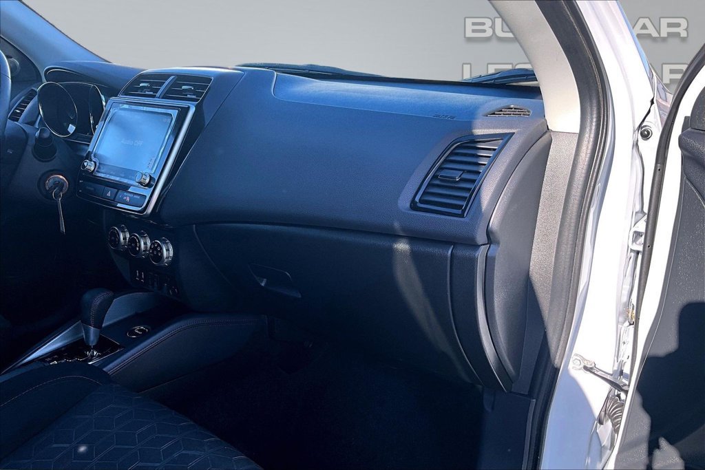Used 2025 Mitsubishi Outlander Sport LE AWD/4WD image 17