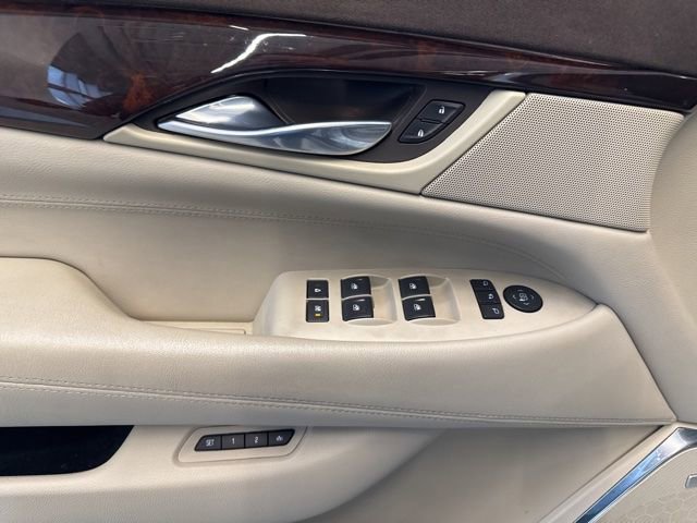 Used 2015 Cadillac Escalade Luxury AWD/4WD image 12