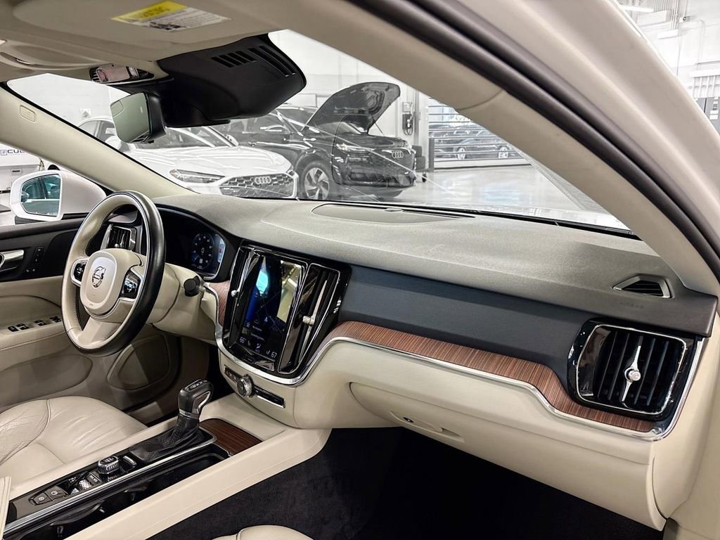 Used 2021 Volvo S60 T5 Momentum image 14