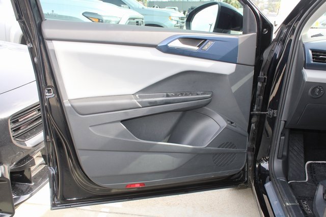 Used 2023 Volkswagen Taos SE w/ Panoramic Sunroof Package image 11