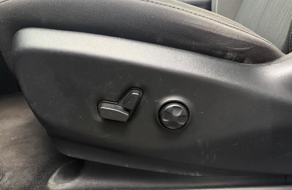 Certified 2023 Chrysler Pacifica Touring-L image 12
