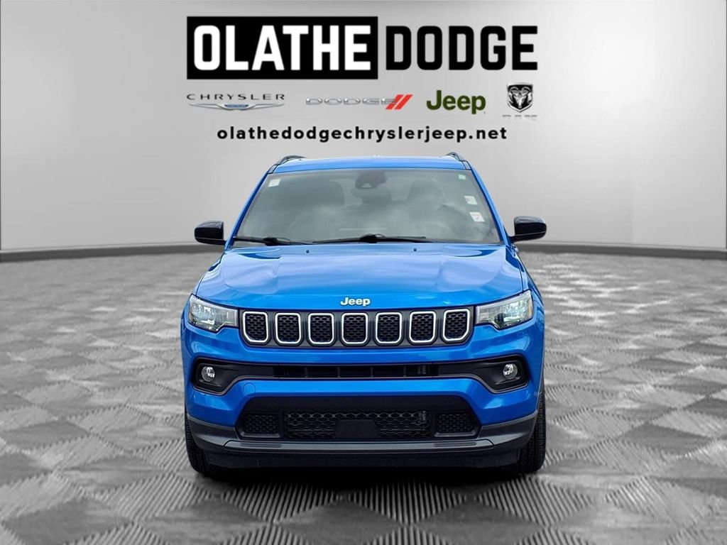 Used 2023 Jeep Compass Latitude w/ Sun and Sound Group AWD/4WD image 32