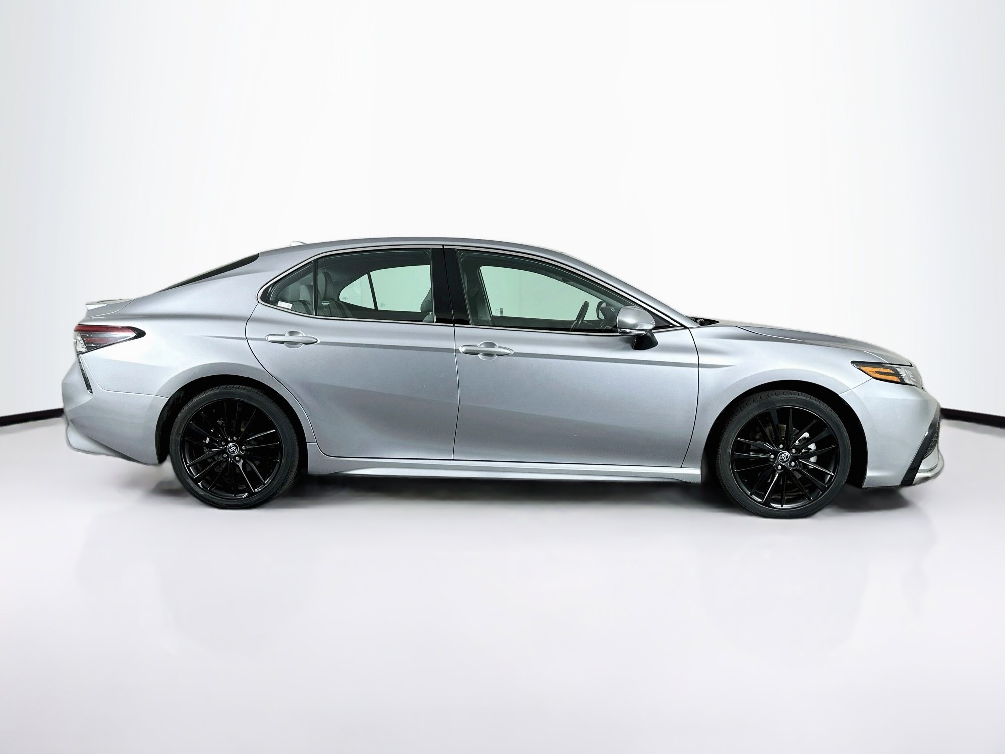 Used 2024 Toyota Camry XSE FWD image 10