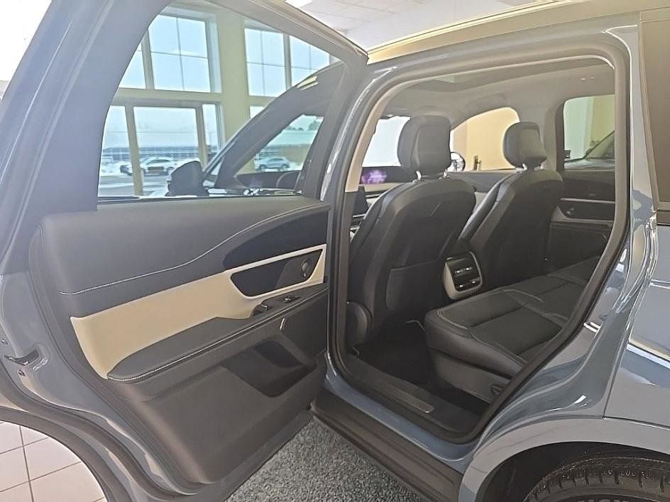 Used 2025 Lincoln Nautilus Reserve image 30