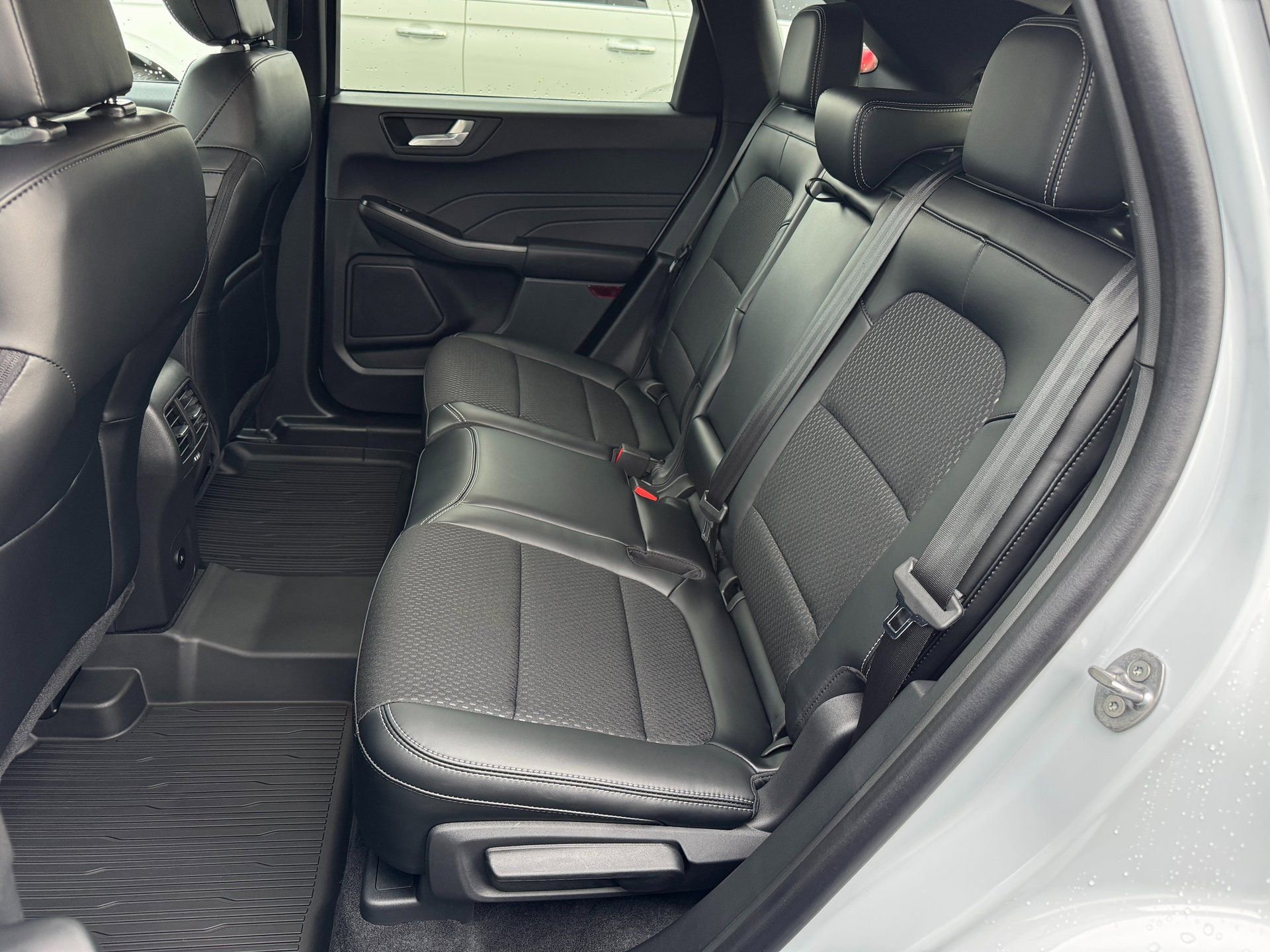 Used 2025 Ford Escape SE image 17