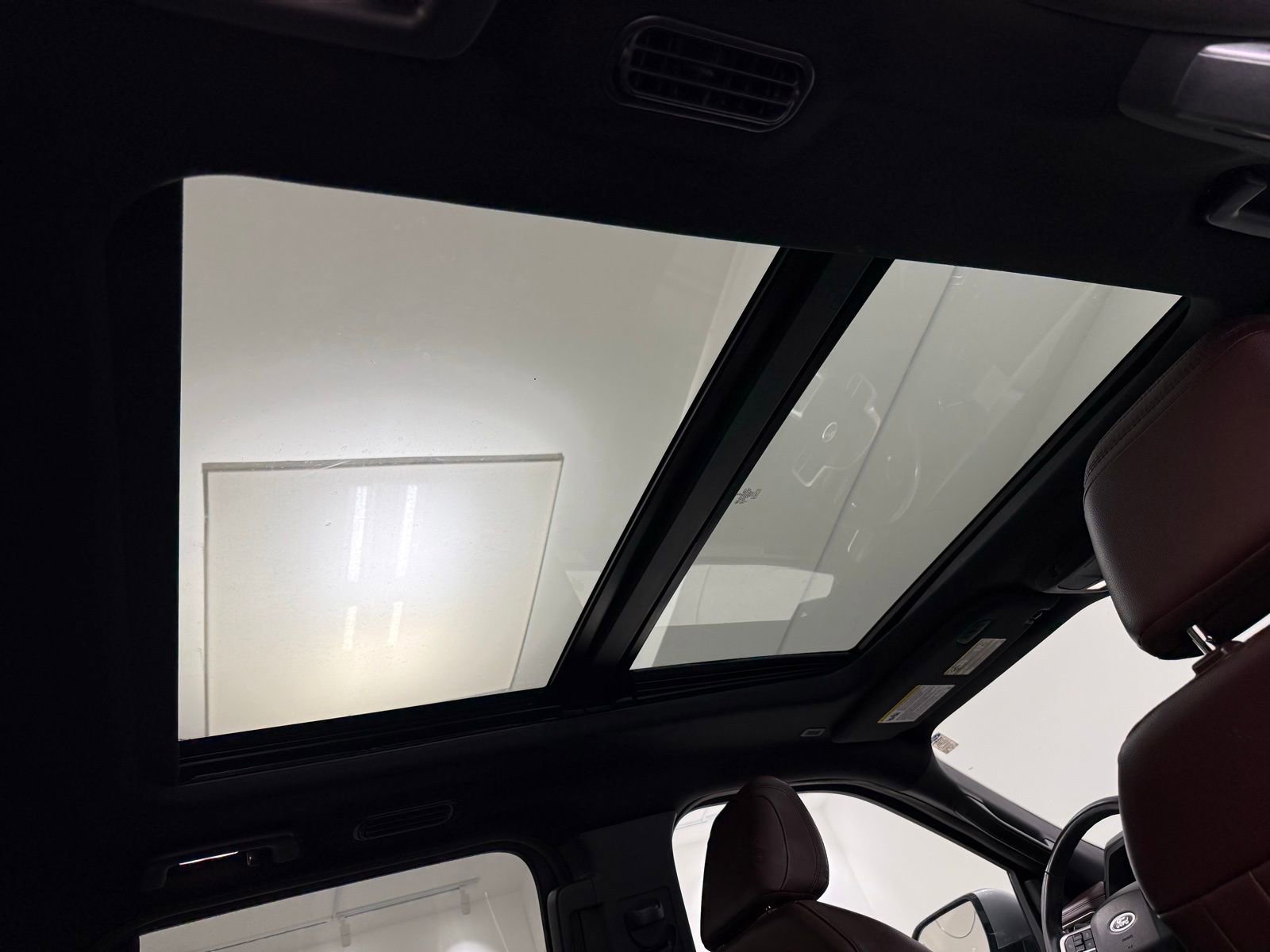 Used 2024 Ford Expedition Limited image 28