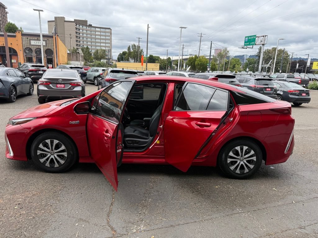 Used 2020 Toyota Prius Prime XLE FWD image 17