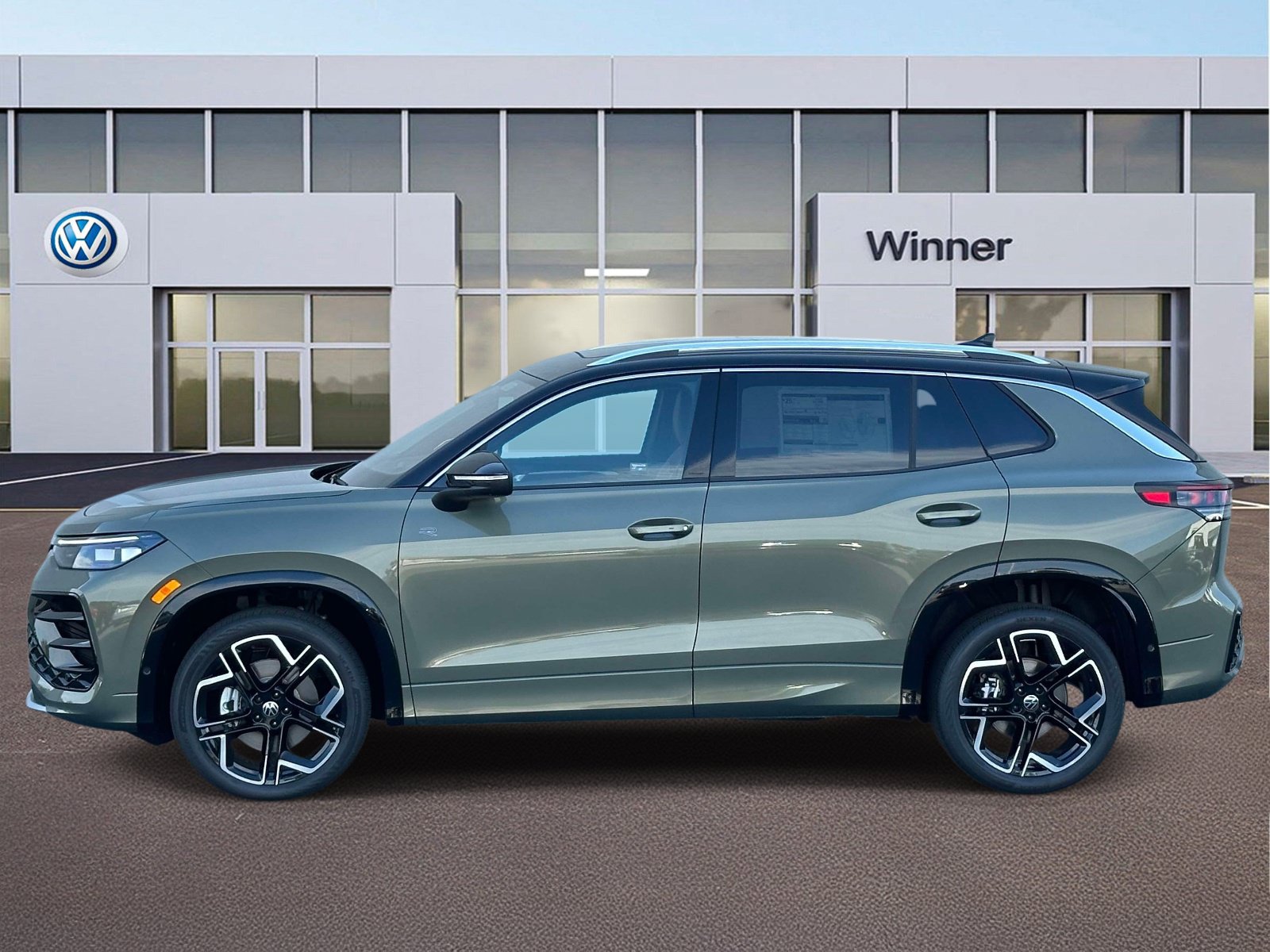 New 2026 Volkswagen Tiguan SEL R-Line AWD/4WD image 2