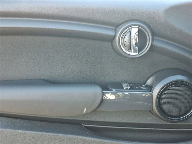 Used 2020 MINI Cooper 2-Door Hardtop image 12